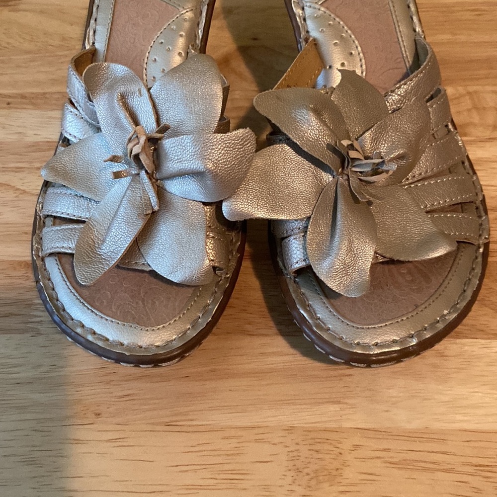 BORN boc Leather Metallic Flower Slide Strappy Sandals - Picture 4 of 11